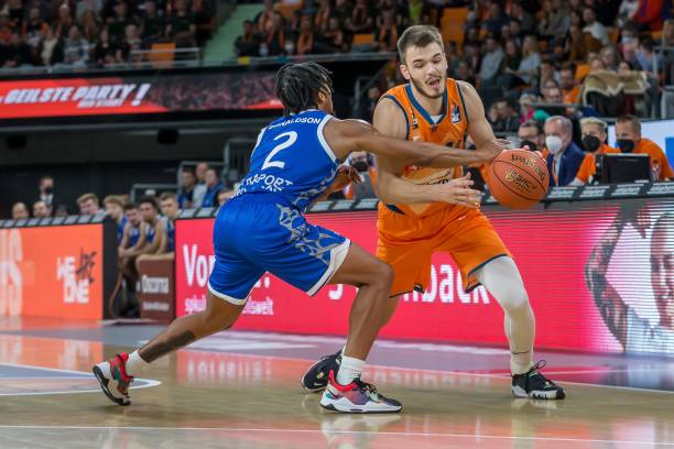 的同时降低 的同时降低