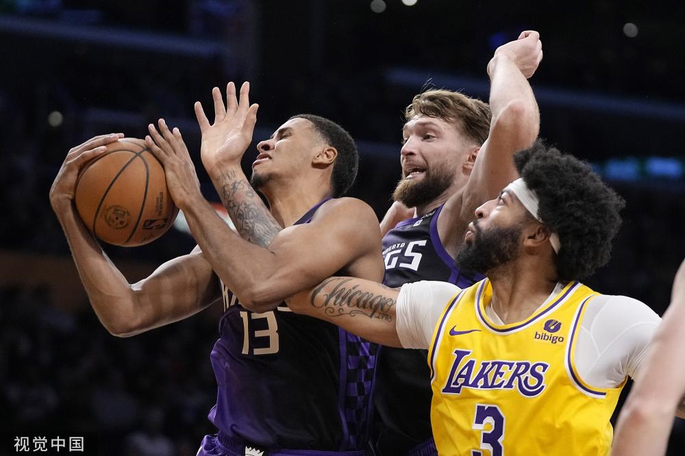 间的激烈对 间的激烈对