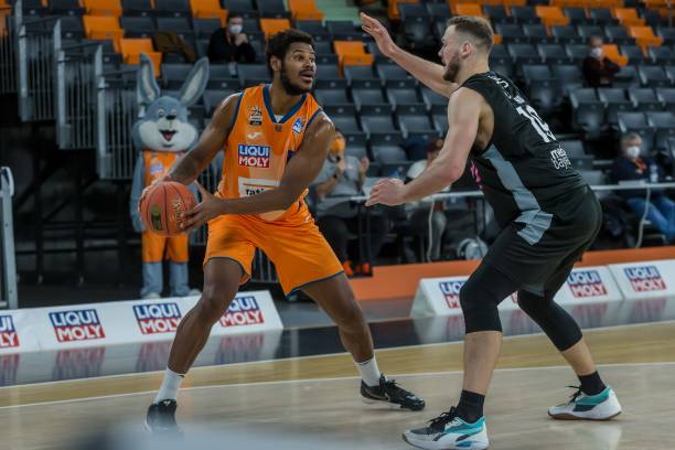 亚点球后形 亚点球后形